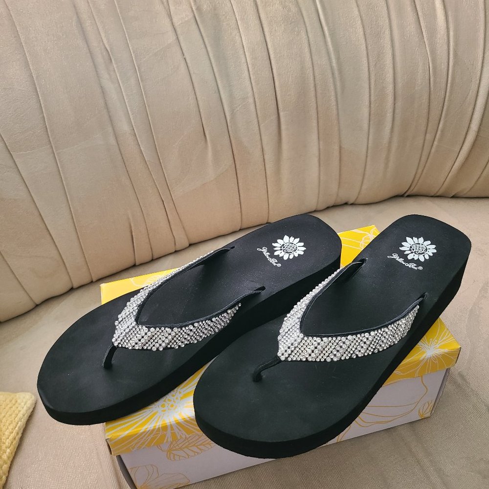 *new*Yellowbox clear sparkle flip-flops